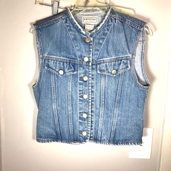 Arizona sleeve and collar less distressing around the neck. - Picture 1 of 3